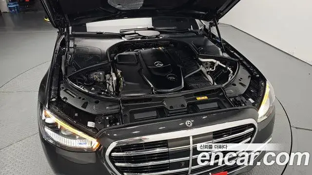 Mercedes-Benz S-Class 2022 — Photo 10/37