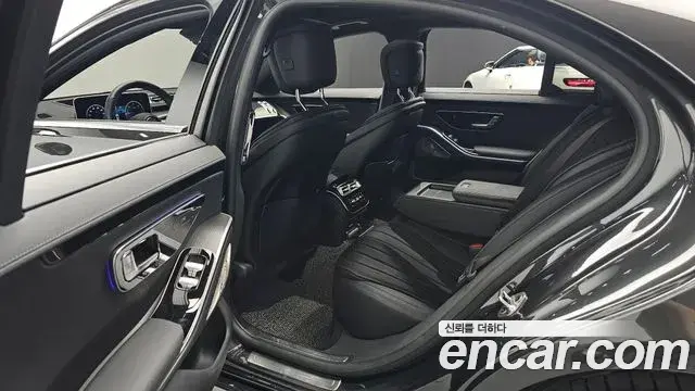 Mercedes-Benz S-Class 2022 — Photo 17/37