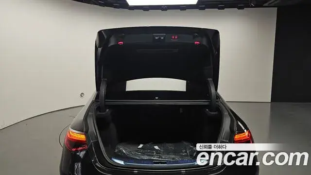Mercedes-Benz S-Class 2022 — Photo 15/37