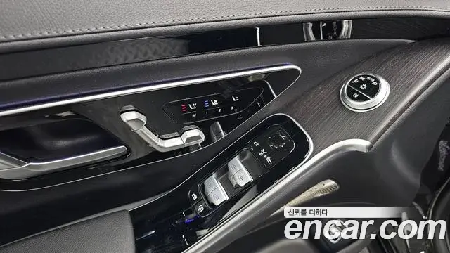 Mercedes-Benz S-Class 2022 — Photo 2/37