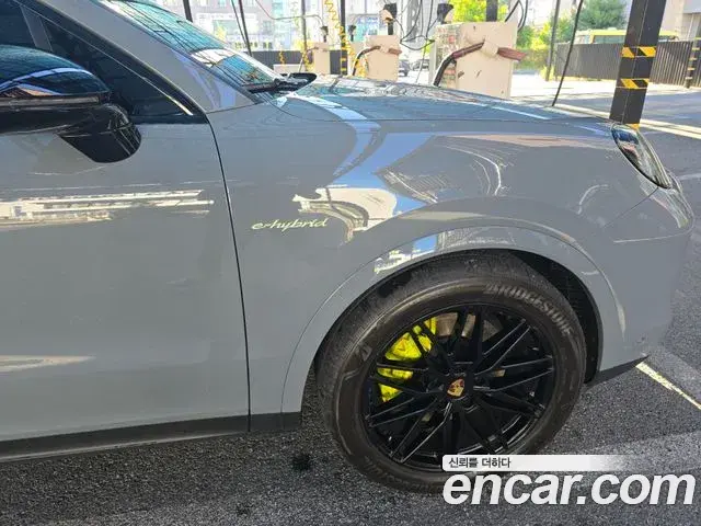 Porsche Cayenne 2024 — Şəkil 9/16