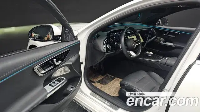 Mercedes-Benz E-Class 2024 — Photo 17/20