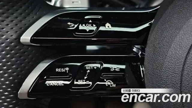 Mercedes-Benz E-Class 2024 — Photo 11/20