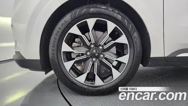 Kia Carnival 2021 — ფოტო 21/36