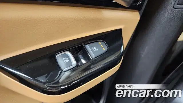Kia Carnival 2021 — ფოტო 25/36