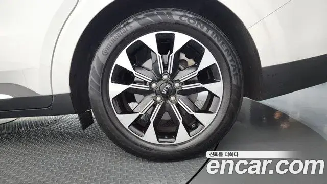 Kia Carnival 2021 — ფოტო 33/36