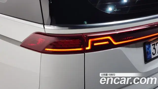 Kia Carnival 2021 — ფოტო 19/36