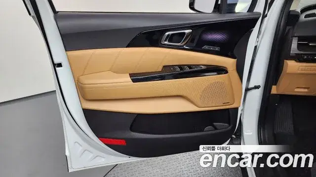 Kia Carnival 2021 — ფოტო 31/36