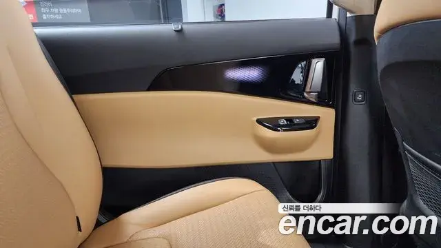 Kia Carnival 2021 — ფოტო 27/36