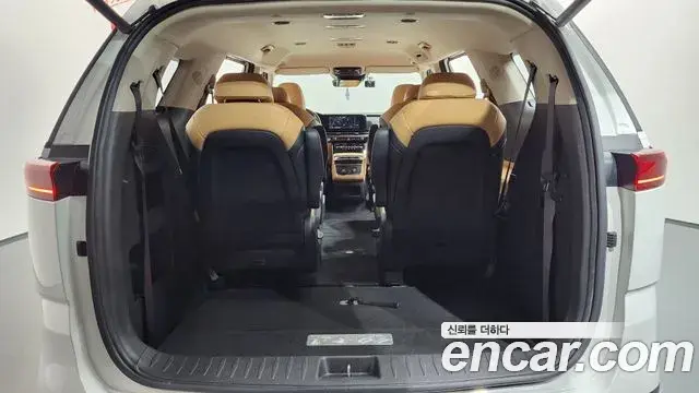 Kia Carnival 2021 — ფოტო 12/36