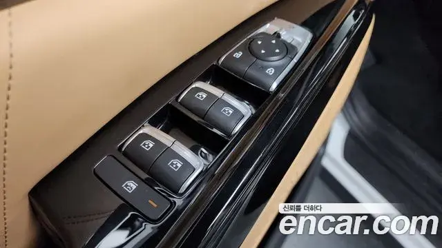 Kia Carnival 2021 — ფოტო 8/36