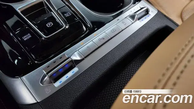 Kia Carnival 2021 — ფოტო 28/36