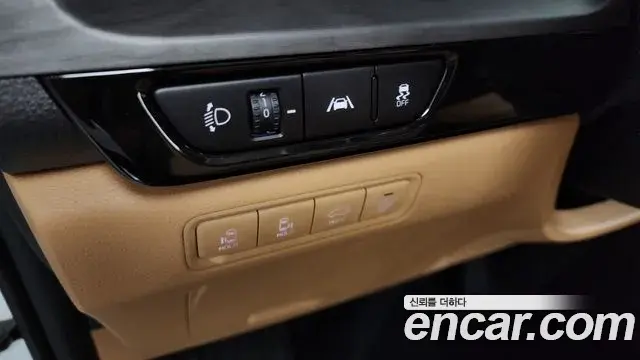 Kia Carnival 2021 — ფოტო 11/36