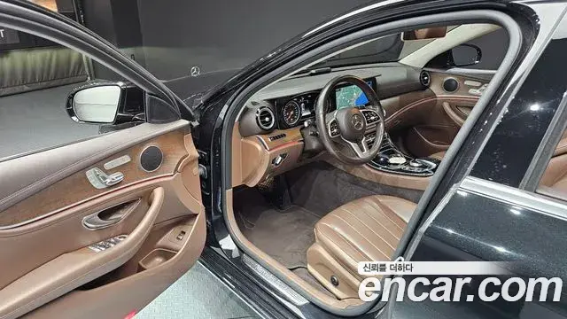 Mercedes-Benz E-Class 2019 — Фото 10/20