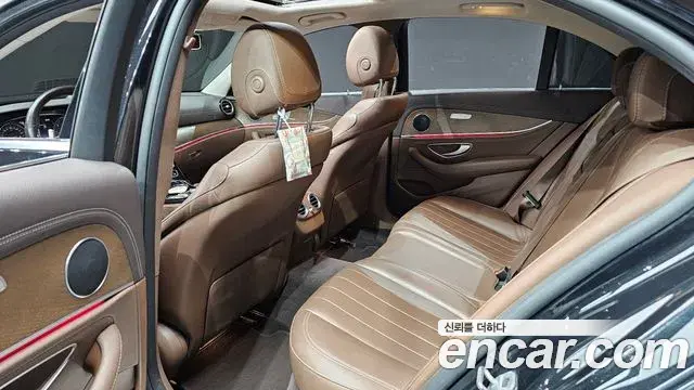 Mercedes-Benz E-Class 2019 — Фото 12/20