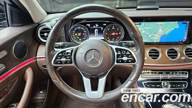 Mercedes-Benz E-Class 2019 — Фото 13/20