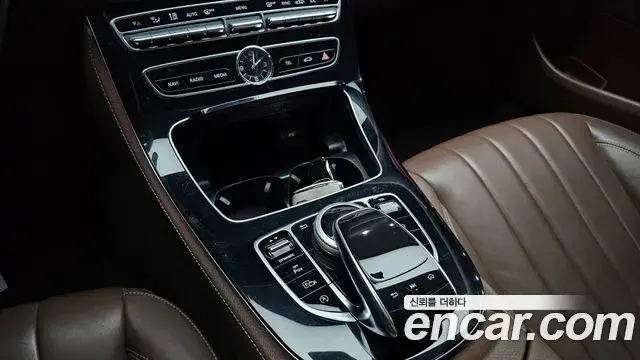 Mercedes-Benz E-Class 2019 — Фото 19/20