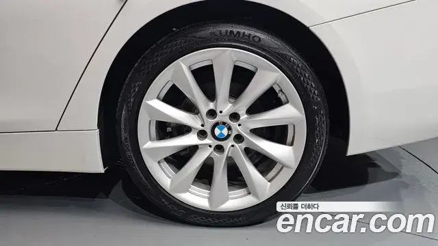 BMW 4 Series 2019 — Şəkil 17/33