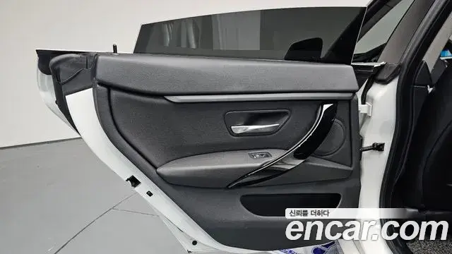 BMW 4 Series 2019 — Şəkil 20/33