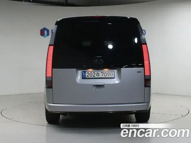 Hyundai Staria 2022 — Photo 3/20