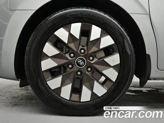 Hyundai Staria 2022 — Photo 4/20
