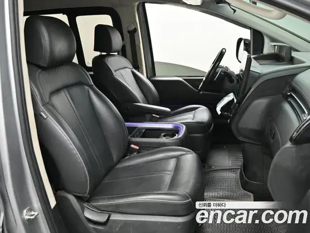 Hyundai Staria 2022 — Photo 9/20