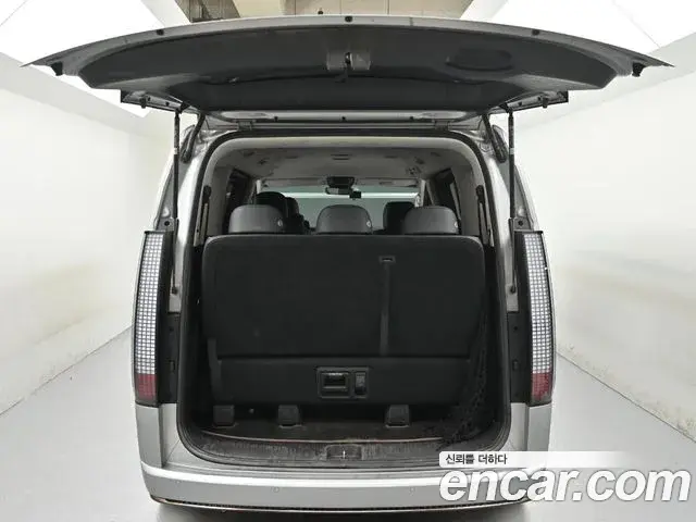 Hyundai Staria 2022 — Photo 18/20