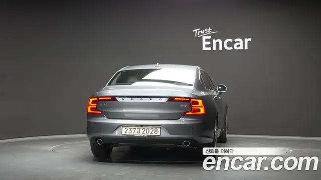 Volvo S90 2018 — Şəkil 12/20