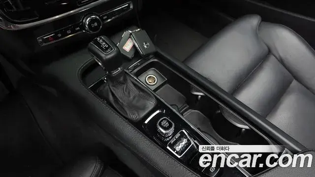 Volvo S90 2018 — Şəkil 15/20