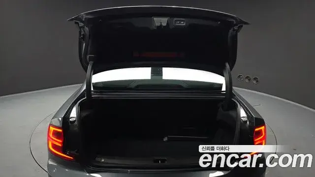 Volvo S90 2018 — Şəkil 6/20