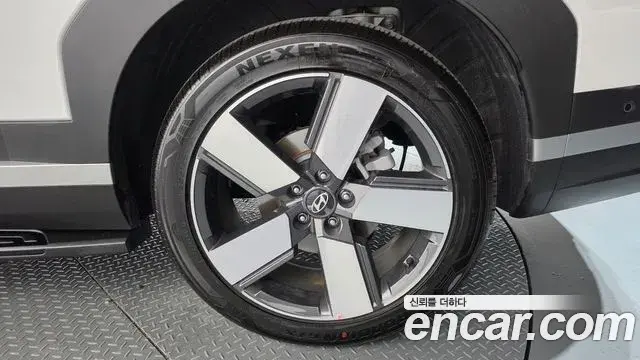 Hyundai Santa Fe 2025 — Photo 8/34