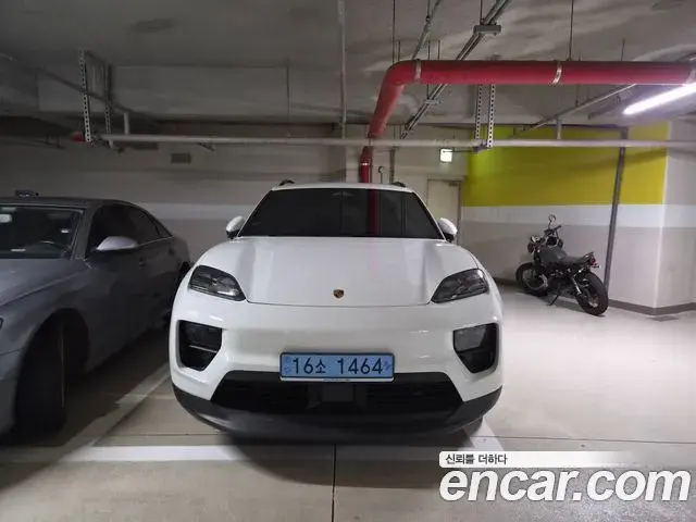 Porsche Macan EV 2025 — ფოტო 1/18