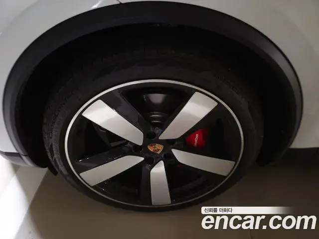 Porsche Macan EV 2025 — ფოტო 7/18