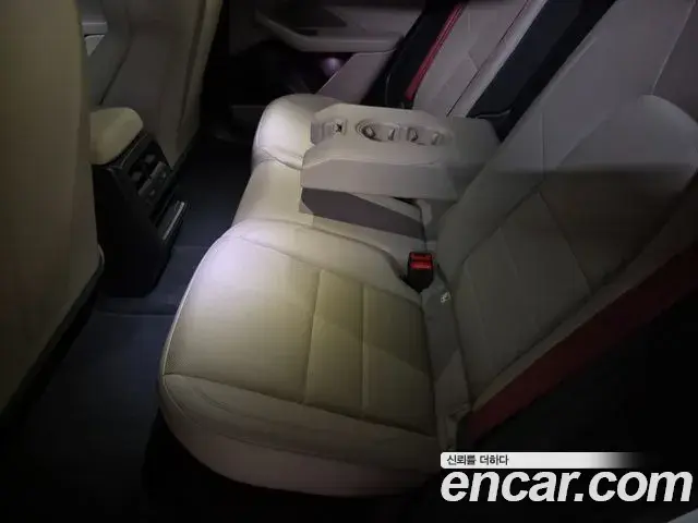 Porsche Macan EV 2025 — ფოტო 13/18