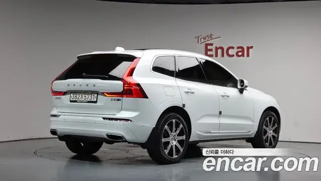 Volvo XC60 2020 — Фото 2/20