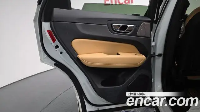 Volvo XC60 2020 — Photo 17/34