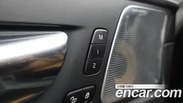 Volvo XC60 2020 — Photo 13/34