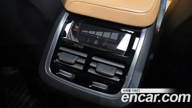 Volvo XC60 2020 — Photo 1/34