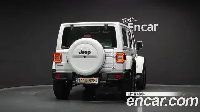 Jeep Wrangler 2021 — ფოტო 29/32