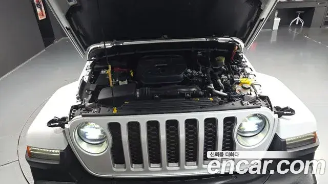 Jeep Wrangler 2021 — ფოტო 14/32