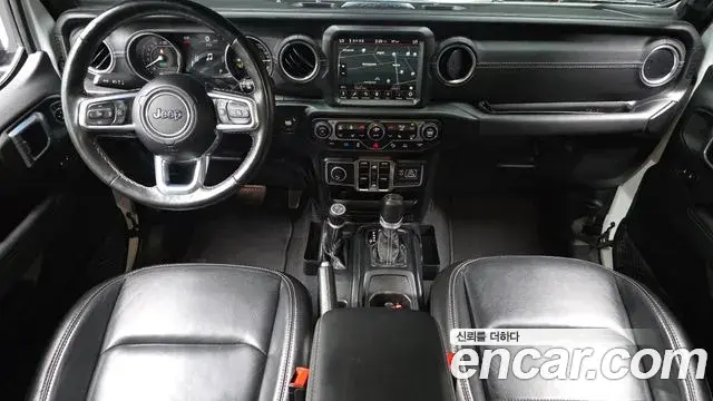 Jeep Wrangler 2021 — ფოტო 21/32