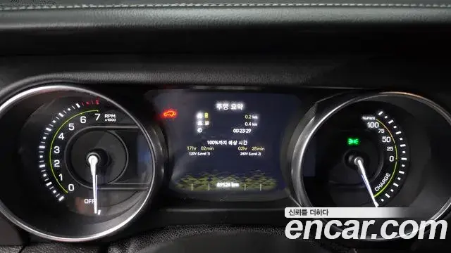 Jeep Wrangler 2021 — ფოტო 15/32