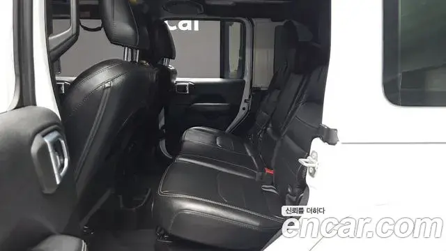 Jeep Wrangler 2021 — ფოტო 1/32