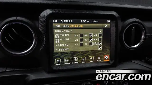 Jeep Wrangler 2021 — ფოტო 32/32