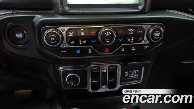 Jeep Wrangler 2021 — ფოტო 22/32
