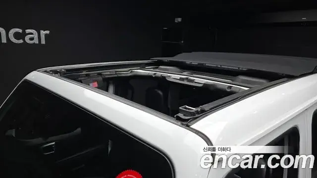 Jeep Wrangler 2021 — ფოტო 17/32