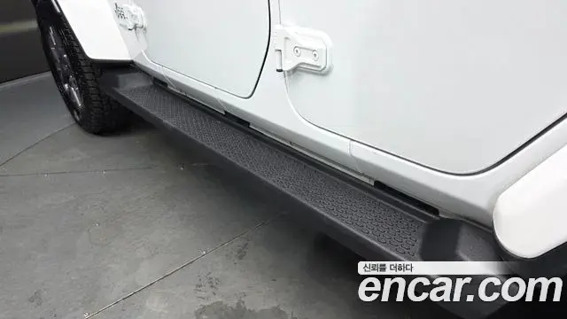 Jeep Wrangler 2021 — ფოტო 18/32