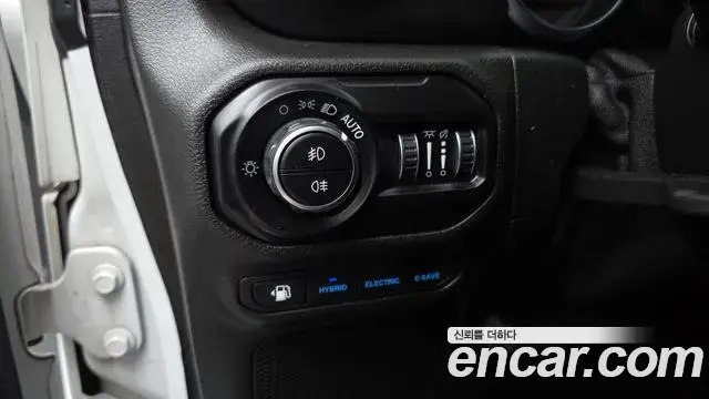 Jeep Wrangler 2021 — ფოტო 12/32