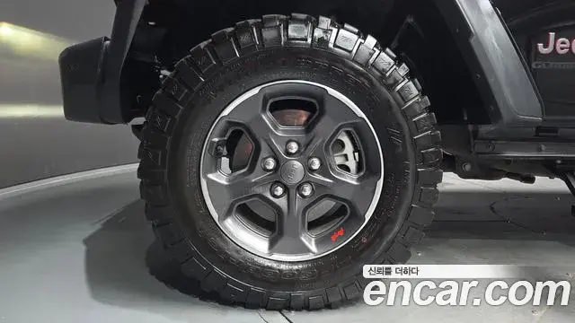 Jeep Gladiator 2023 — Photo 18/20