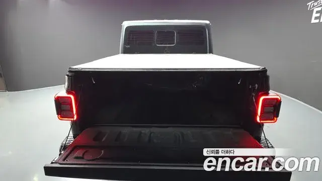Jeep Gladiator 2023 — Photo 5/20